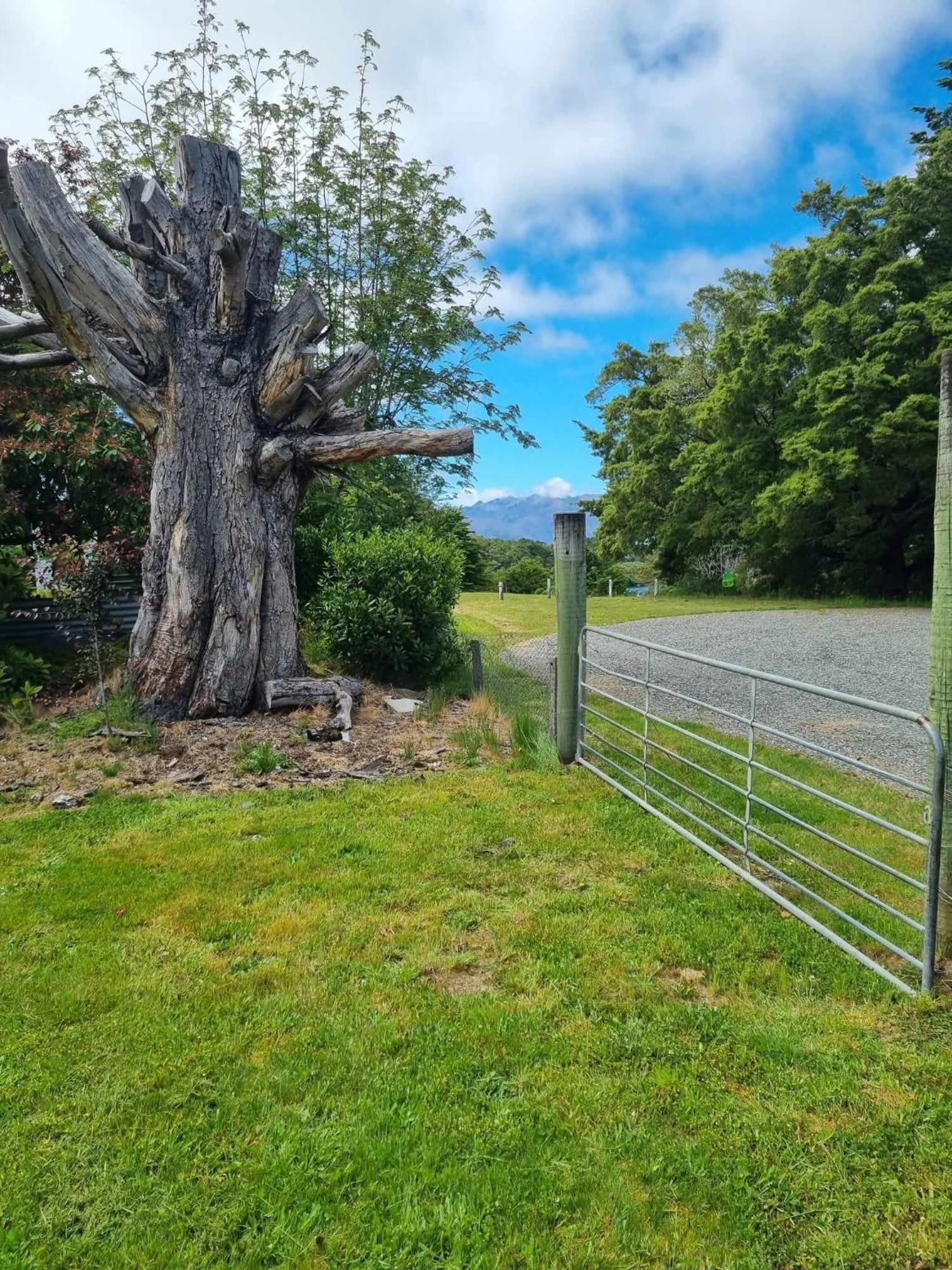 Cosy Getaway In Manapouri Villa Exterior photo